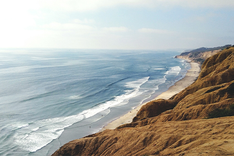 Panorama di un paesaggio costiero a San Diego, California.