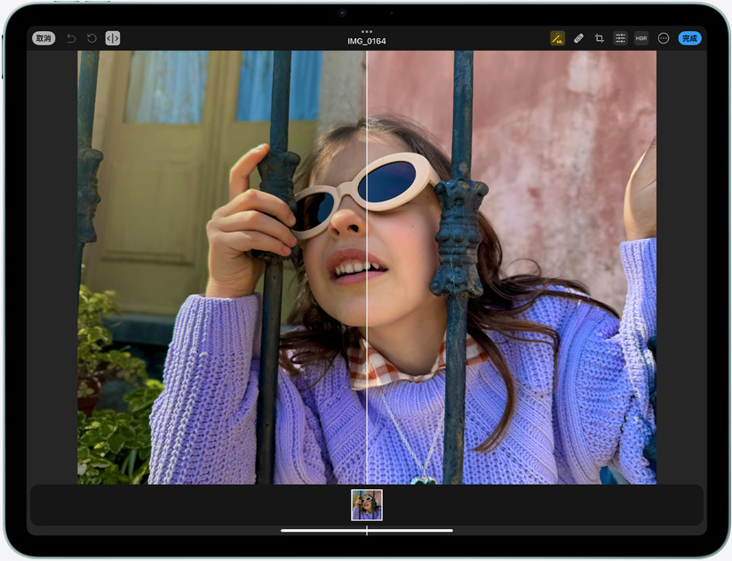 橫向放置的 iPad Air，螢幕上的畫面展示 Photomator 的 AI 照片編輯效果。