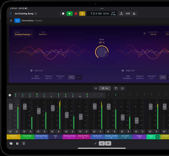 橫向放置的 iPad Pro，螢幕顯示一個音樂計畫案的混音音量控制器。