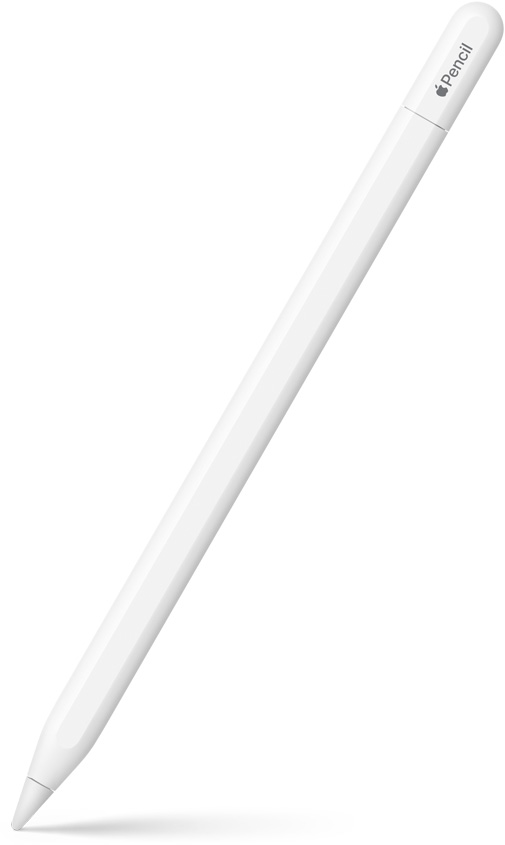 Apple Pencil USB-C 的筆尖朝下，以直立且呈特定角度斜放。頂端採弧形設計，展示頂端可滑開來連接 USB-C 連接線的位置。頂端展示 Apple 標誌與產品名稱。筆身底部展現陰影效果。
