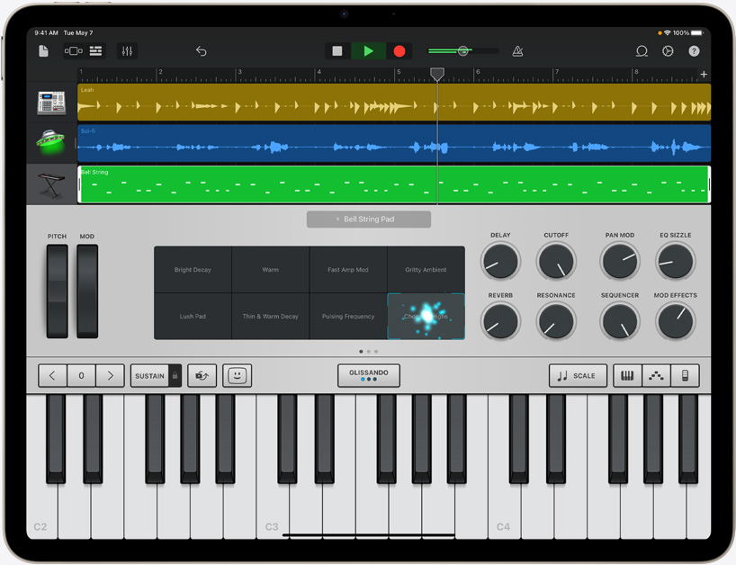 iPad Air, na którego ekranie widać proces komponowania piosenki