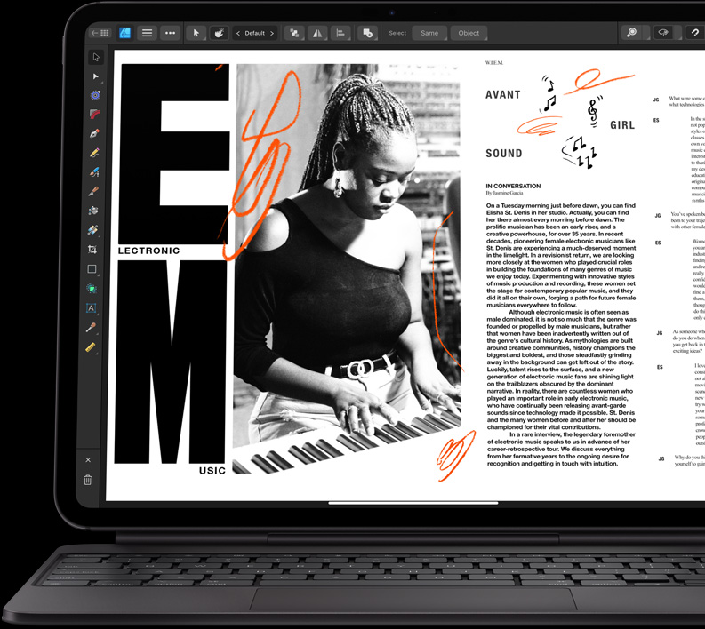 Fekvő tájolású iPad Pro egy Magic Keyboardhoz csatlakoztatva, a kijelzőn egy cikk látszik szerkesztés közben