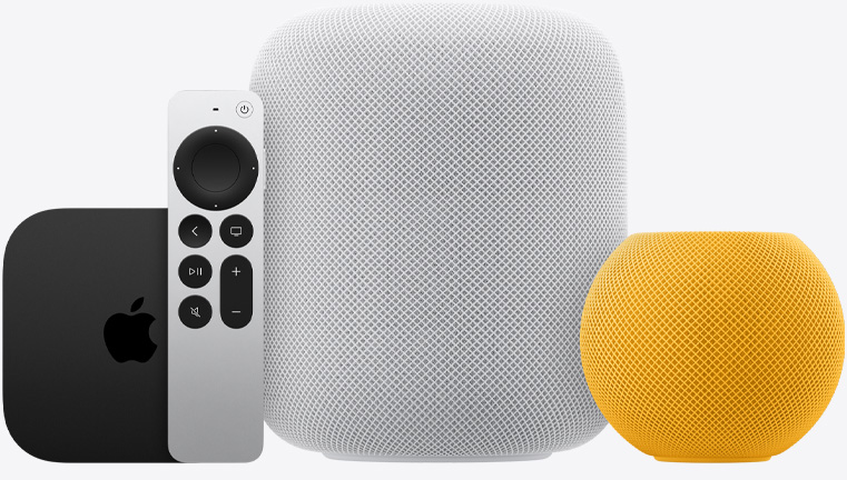 Apple TV 4K, Siri remote, bir adet Beyaz HomePod ve bir adet sarı HomePod mini’nin yan yana dizildiği fotoğraf