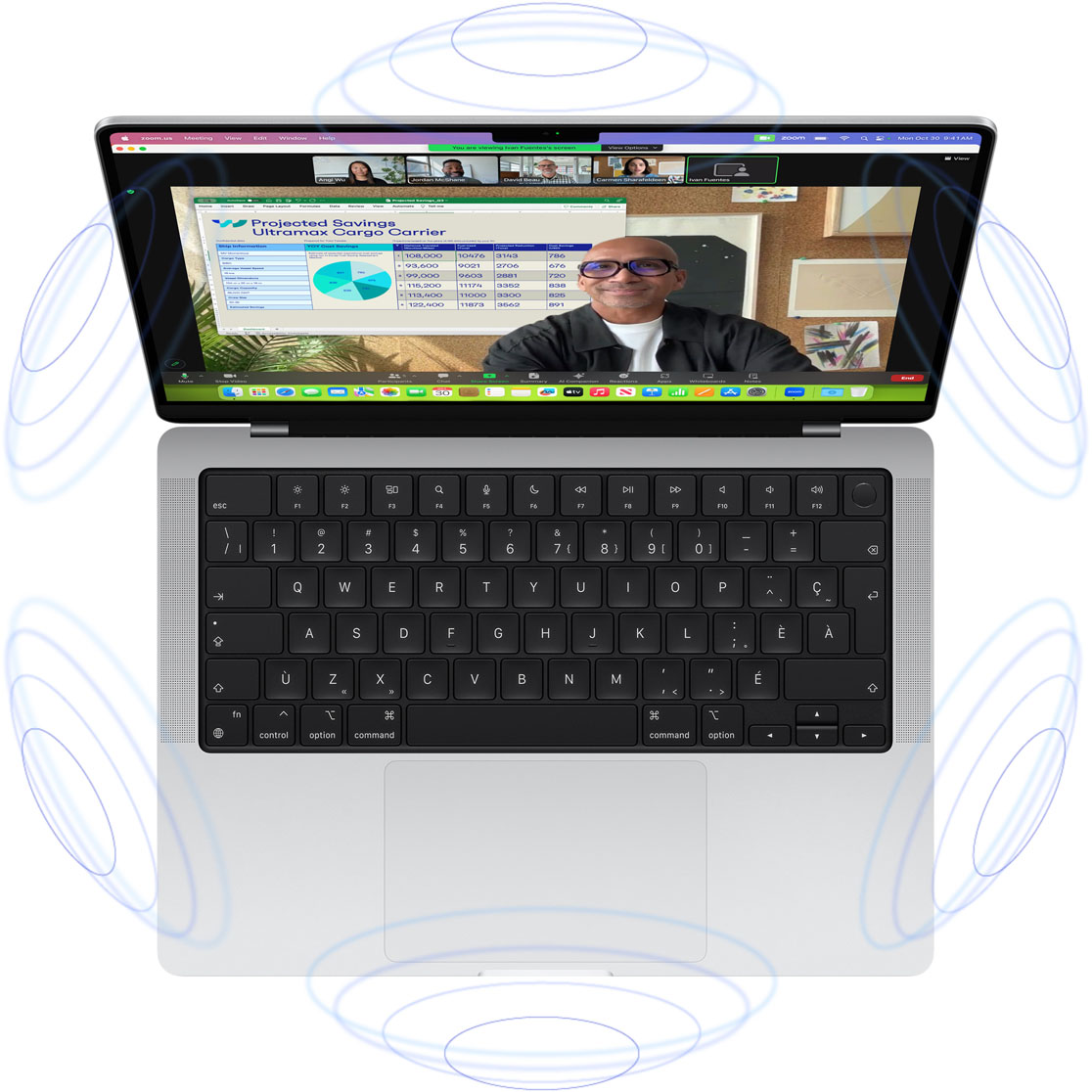 Appel FaceTime sur un MacBook Pro entouré de cercles bleus qui illustrent l’effet 3D de l’Audio spatial