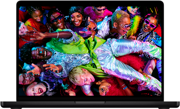 MacBook Pro s pestrobarevným obrázkem člověka crowd-surfujícího na party jako ukázka bohatých barev Liquid Retina XDR displeje