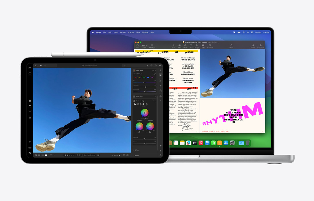En iPad och en MacBook Pro bredvid varandra för att visa att en bild som redigerats på iPad kan användas i ett Pages-dokument på en Mac.