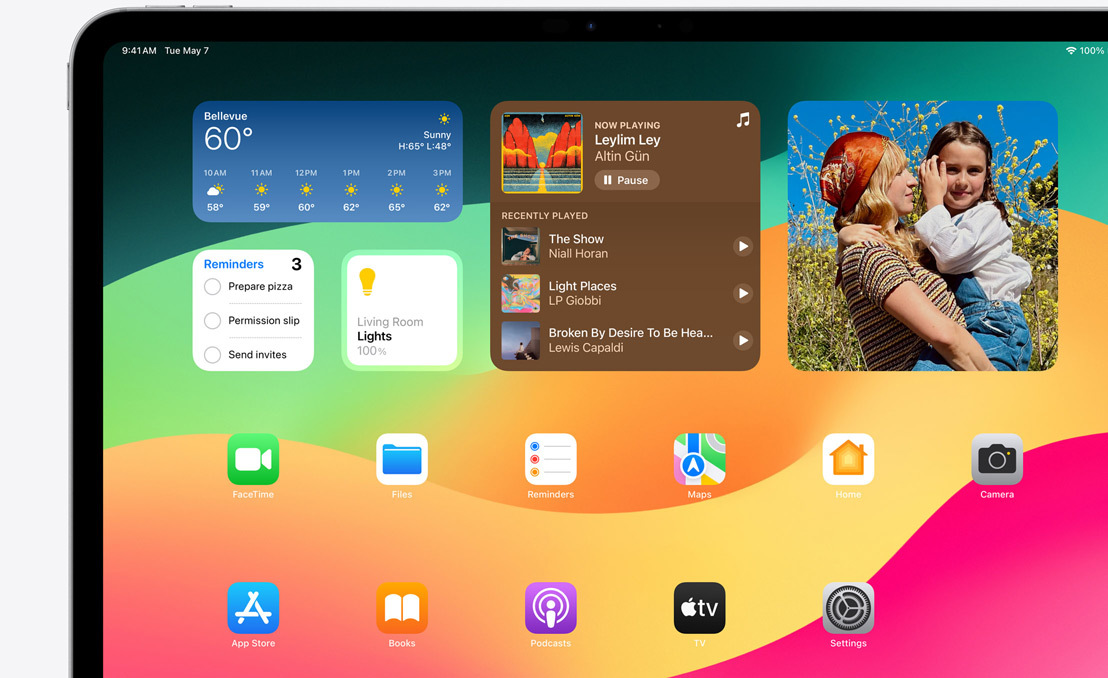 iPad Prossa näkyvillä Springboard ja erilaisia saatavilla olevia widgettejä.