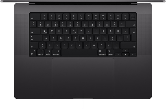 Klavyenin altında bulunan Force Touch trackpad’i gösteren açık haldeki bir 16 inç MacBook Pro’nun üstten görünümü