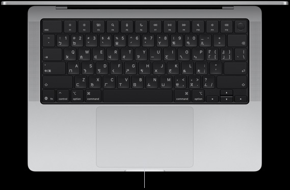 打開的 MacBook Pro 14 吋俯視圖,展示位於鍵盤下方的力度觸控板。