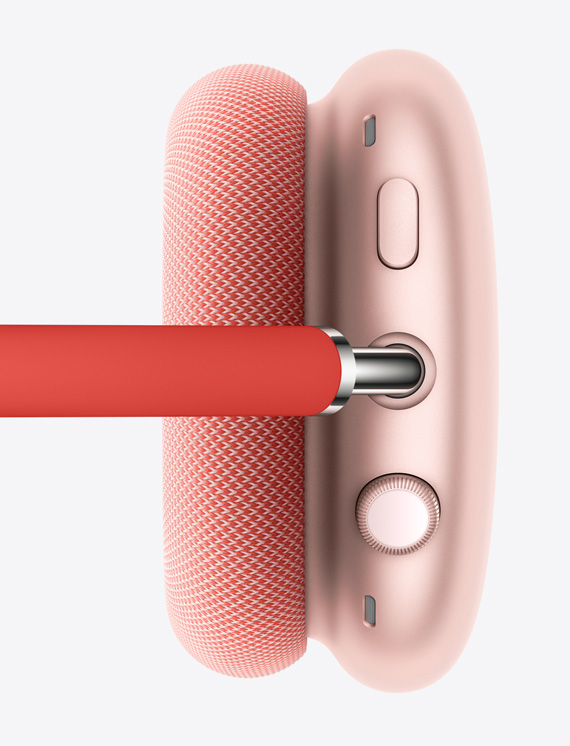 Obraz przedstawia Digital Crown i przycisk kontroli hałasu na prawym nauszniku w kolorze różowym.