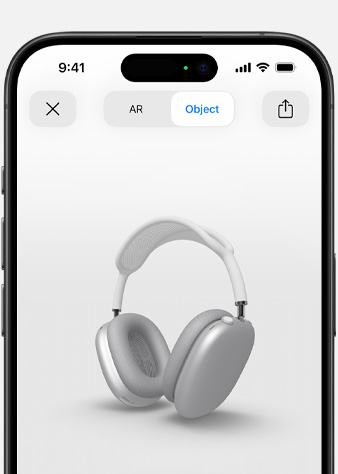 A képen egy ezüstszínű AirPods Max látható kiterjesztett valóságban egy iPhone kijelzőjén.
