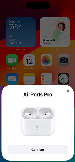 MagSafe-opladningsetui med AirPods Pro ved siden af iPhone. Lille billede på iPhone-hjemmeskærmen viser lokalmenu med knappen Connect, der nemt tilslutter AirPods, når der trykkes på den.