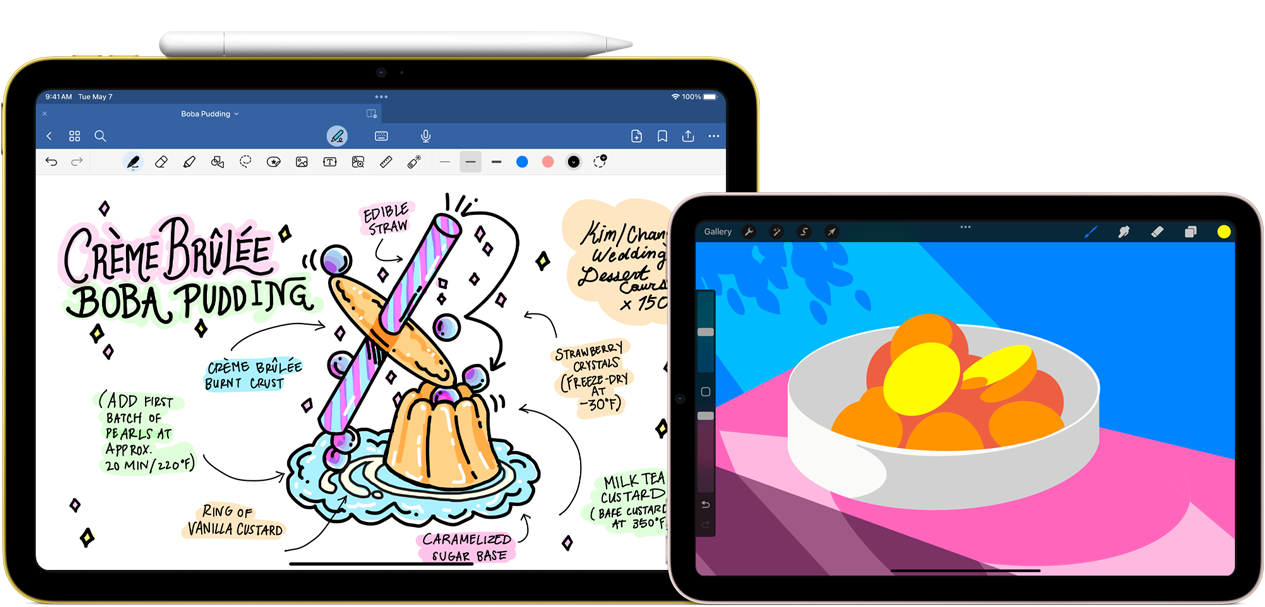 Po lewej stronie iPad 10. generacji w układzie poziomym wyświetlający grafikę z notatkami i rysunkiem, Apple Pencil USB‑C przyłączony u góry urządzenia. Po prawej stronie iPad mini w układzie poziomym prezentujący kolorową ilustrację wykonaną w aplikacji ProCreate.