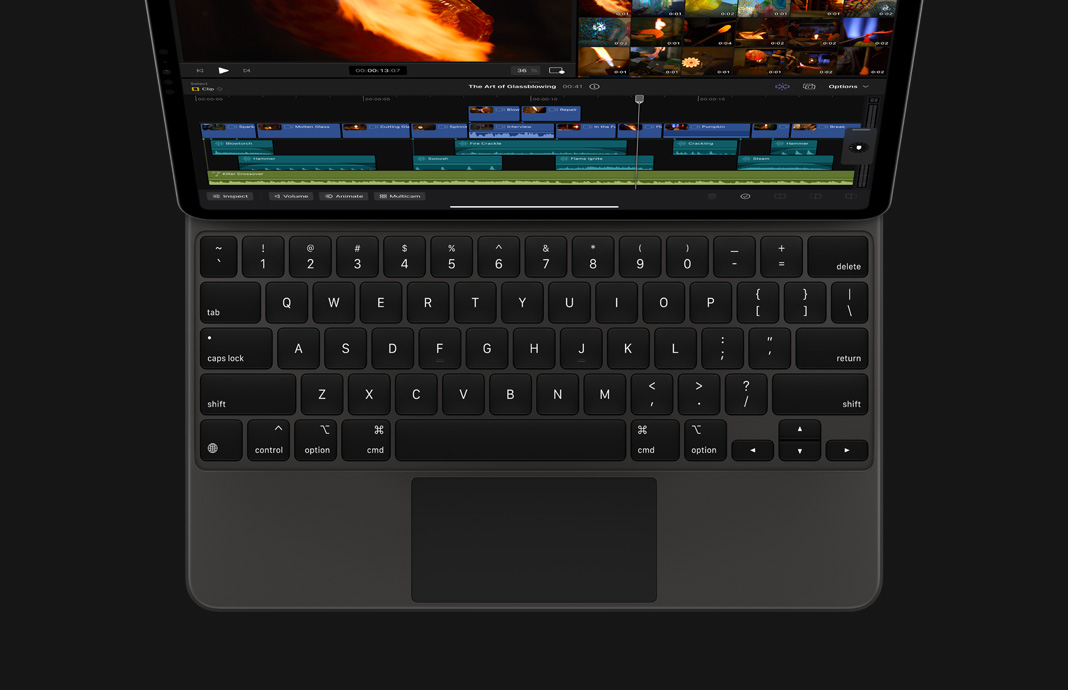 iPad Pro exécutant Final Cut Pro pour iPad, connecté à un Magic Keyboard noir.