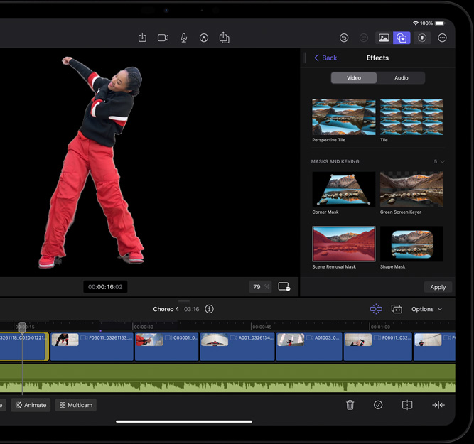iPad Pro i horisontellt läge, användaren redigerar en video av en person som dansar