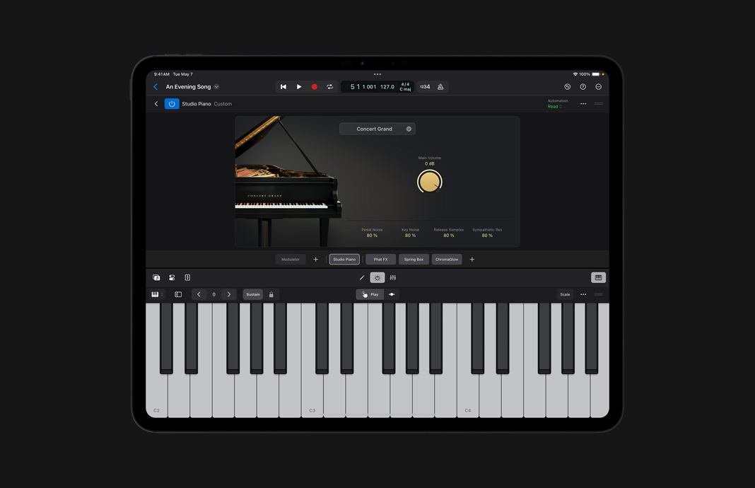 iPad Pro 展示在 iPad 版 Logic Pro 中使用 Studio Piano 進行各項自訂。