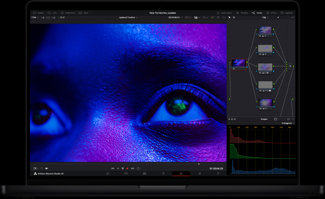 Schermata di MacBook Pro con il montaggio di un video su DaVinci Resolve Studio