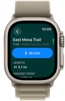 Vista frontal do Apple Watch com o nome e a distância de um trilho