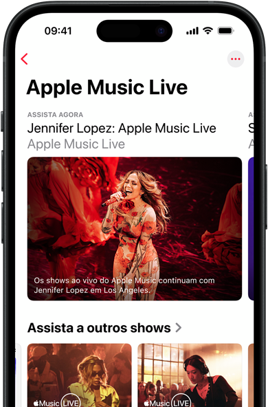 Tela do Apple Music Live no iPhone mostrando a aba Assista Agora, outros shows e conteúdo exclusivo, como os 100 melhores álbuns do Apple Music.