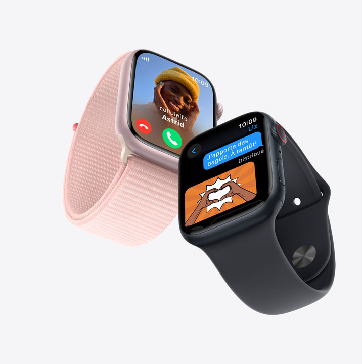 Image montrant deux Apple Watch Series 9, dont la première affiche un appel entrant et la seconde montre une conversation par textos.