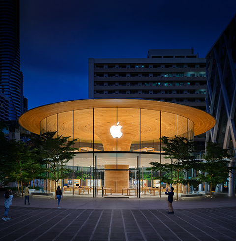 ร้าน Apple Store ด้านนอกตอนกลางคืน