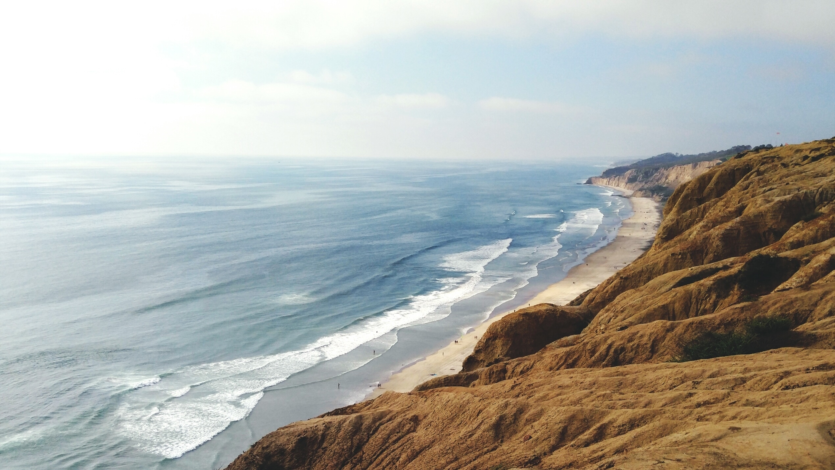 Krajobraz przedstawiający malownicze wybrzeże San Diego w stanie Kalifornia.