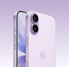 iPhone 17, levandulová barva, pohled zepředu, šikmý pohled zezadu, modul s Fusion fotosoustavou nahoře, ovladač fotoaparátu, pohled zepředu na obrazovku přes celou přední stranu, akční tlačítko a tlačítka hlasitosti
