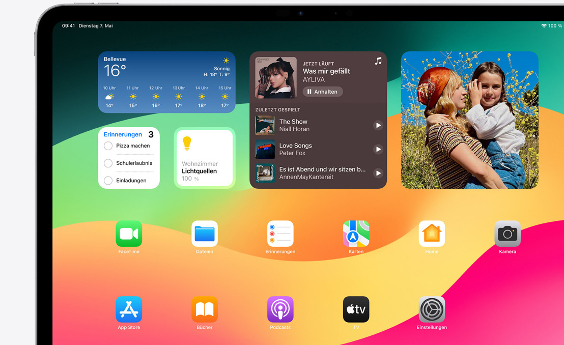 Ein iPad Pro zeigt Springboard und die verschiedenen verfügbaren Widgets.