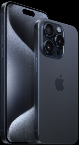 Visning av forsiden til 6,7-tommers iPhone 15 Pro Max og visning av baksiden av 6,1-tommers iPhone 15 Pro i blått titan