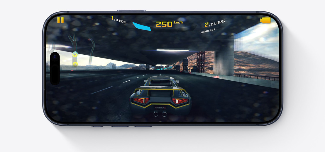 Vista frontal do iPhone, a mostrar a ação de um videojogo