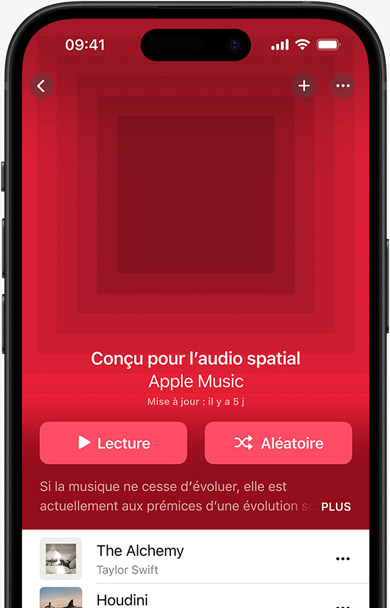 Écran d’iPhone affichant l’illustration de la playlist Conçu pour l’Audio spatial dans l’app Apple Music