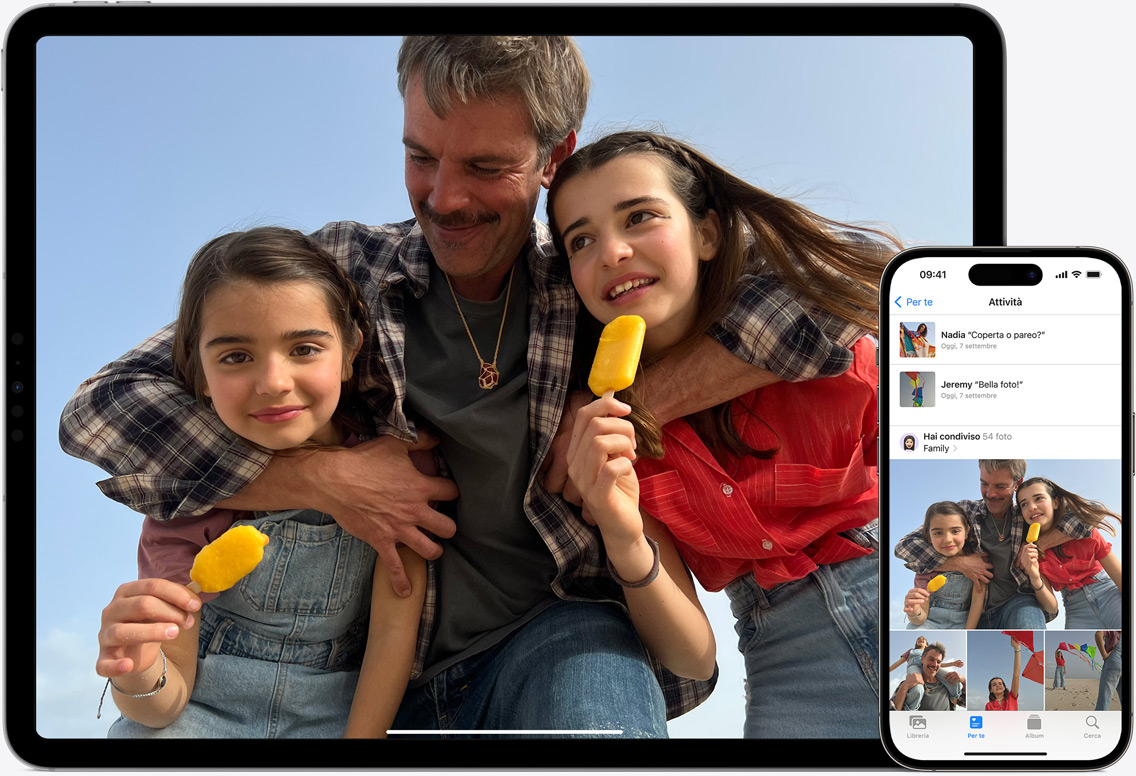 Schermate di Foto di iCloud su iPhone e iPad che mostrano le immagini di un papà con le sue due figlie in spiaggia