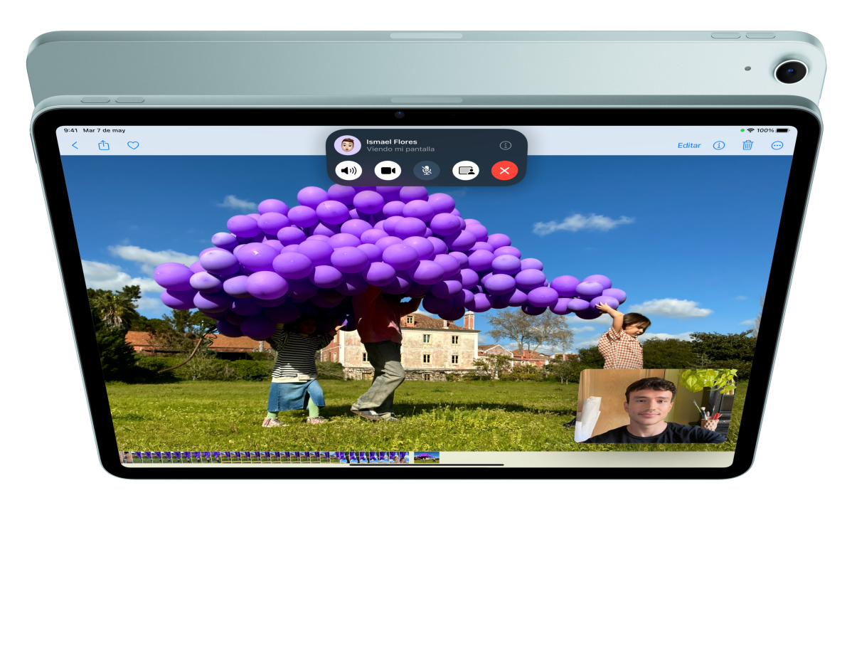 Animación de un iPad Air, parte frontal, que muestra a un usuario participando en una llamada de FaceTime y mirando fotos. El iPad Air está frente a la parte posterior de otro iPad Air.