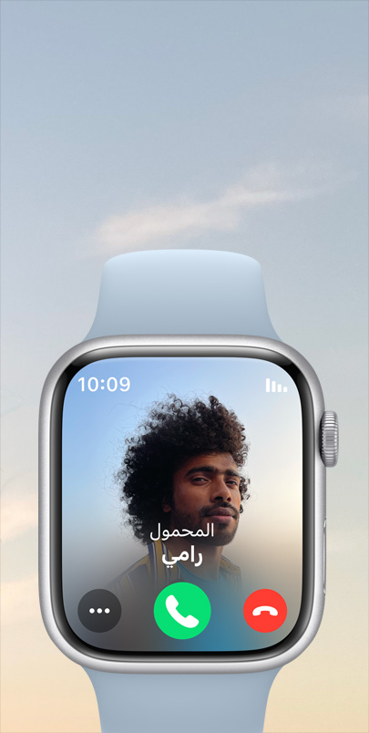 Apple Watch Series 9 with an incoming call.
