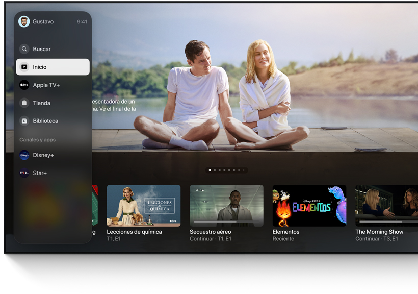Una televisión de pantalla plana muestra la interfaz de la pantalla de inicio de la app Apple TV