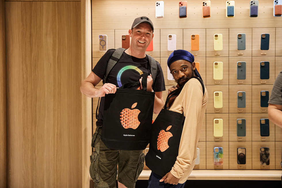 Two customers modelling Apple Battersea totes.