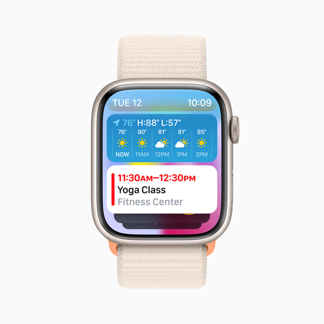 El nuevo Grupo Inteligente en el Apple Watch Series 9 con la correa Loop deportiva.