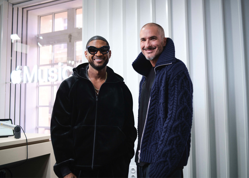 Hình ảnh dành cho The Zane Lowe Show trên Apple Music. Hình ảnh người dẫn chương trình Zane Lowe cùng Usher.