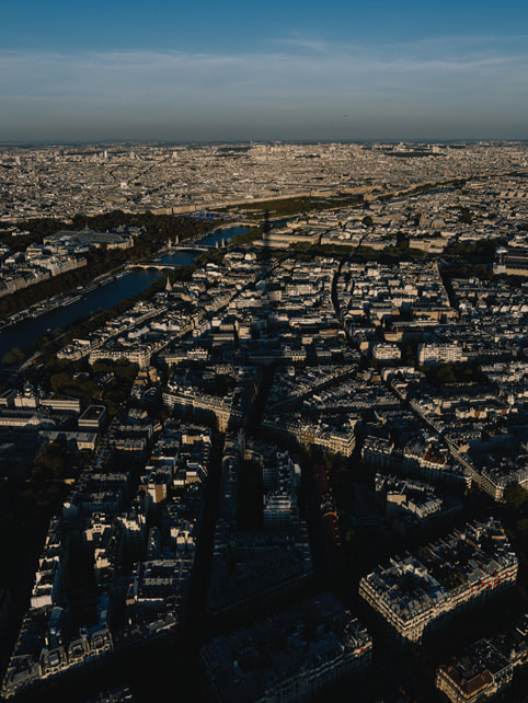 La foto aerea di una città scattata con iPhone 15 Pro Max.