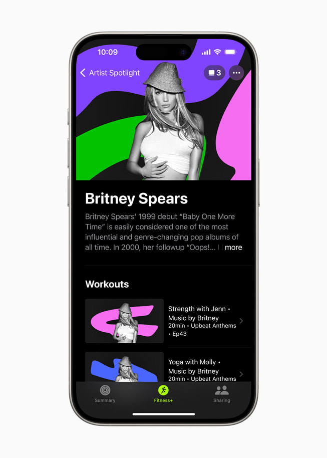 Un entrenamiento de Artista en Detalle de Apple Fitness+ con música de Britney Spears en un iPhone.