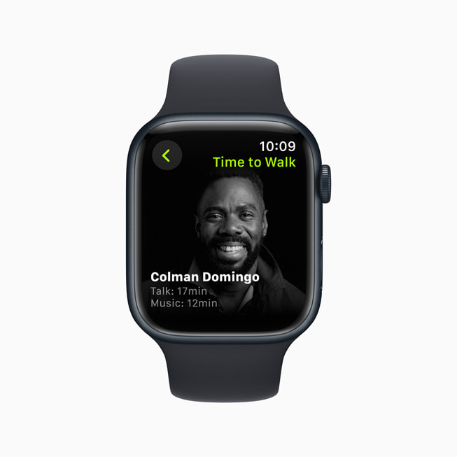 Hora de Andar con Colman Domingo en un iPhone y un Apple Watch.