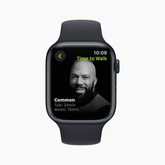 Hora de Andar con Common en un iPhone y un Apple Watch.