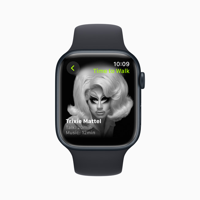 Hora de Andar con Trixie Mattel en un iPhone y un Apple Watch.