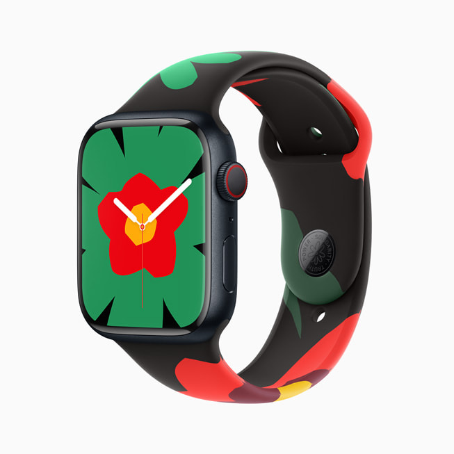 Apple Watch Series 9 avec les nouveaux bracelet et cadran de la Collection Black Unity. Sur l’image, le cadran arbore une grande fleur verte au centre rouge et jaune.