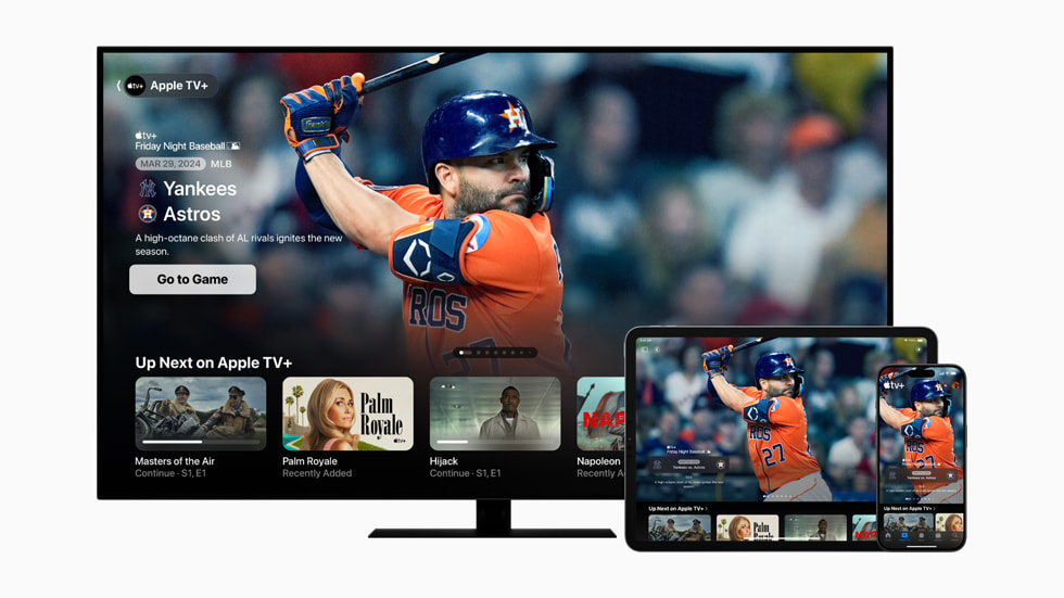 在 Apple TV、iPad 和 iPhone 15 Pro 上展示《週五棒球夜》主畫面。