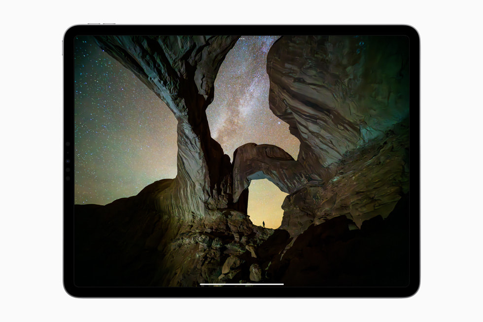 A tela Ultra Retina XDR no novo iPad Pro é exibida.