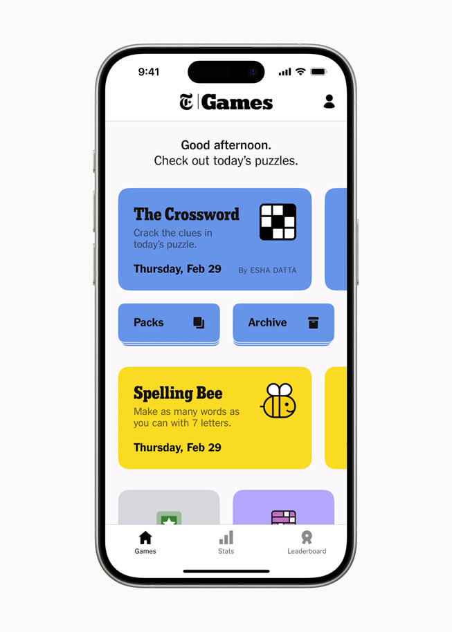 La page de jeux de l’app New York Times Games, affichée à l’écran d’un iPhone 15 Pro. 