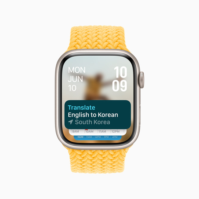 S9 çipli Apple Watch’ta Akıllı Gruplama ile etkinleştirilen Çeviri uygulaması gösteriliyor.