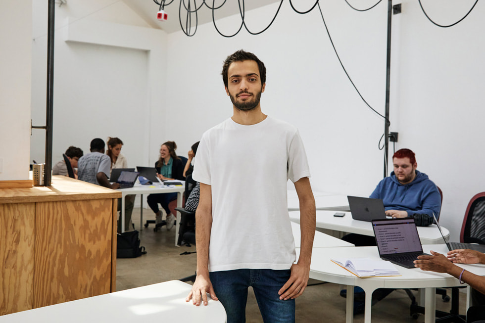 Un portrait de Kamil Bourouiba, élève de l’Advanced Apple Foundation Program.