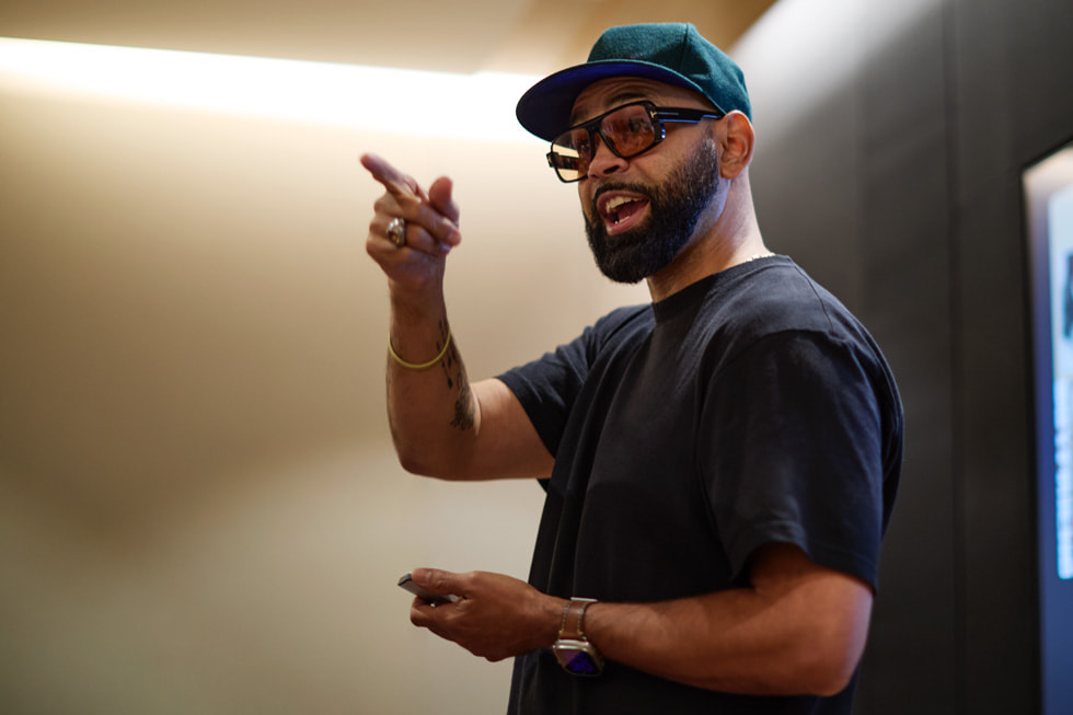 Prophet Guillory speaks to students at Apple Music’s Nashville office.